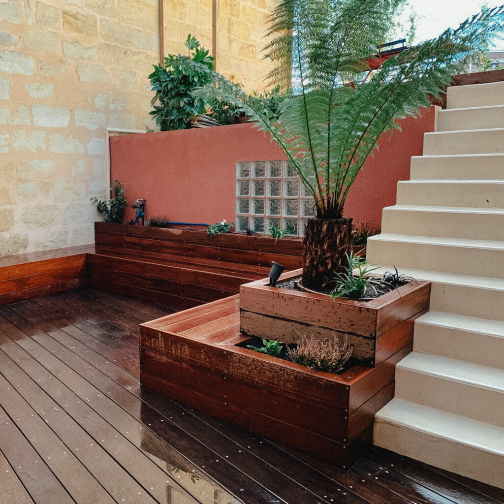to-latelier-des-jardins-paysagiste-jardiniere-bois-sur-mesure-terrasse-bordeaux-02